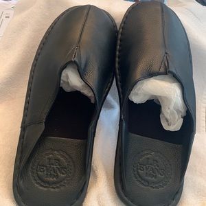 Black leather Brand New L.B. Evans slides.